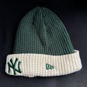 TWO-TONE YANKEES WAFFLED TUQUE